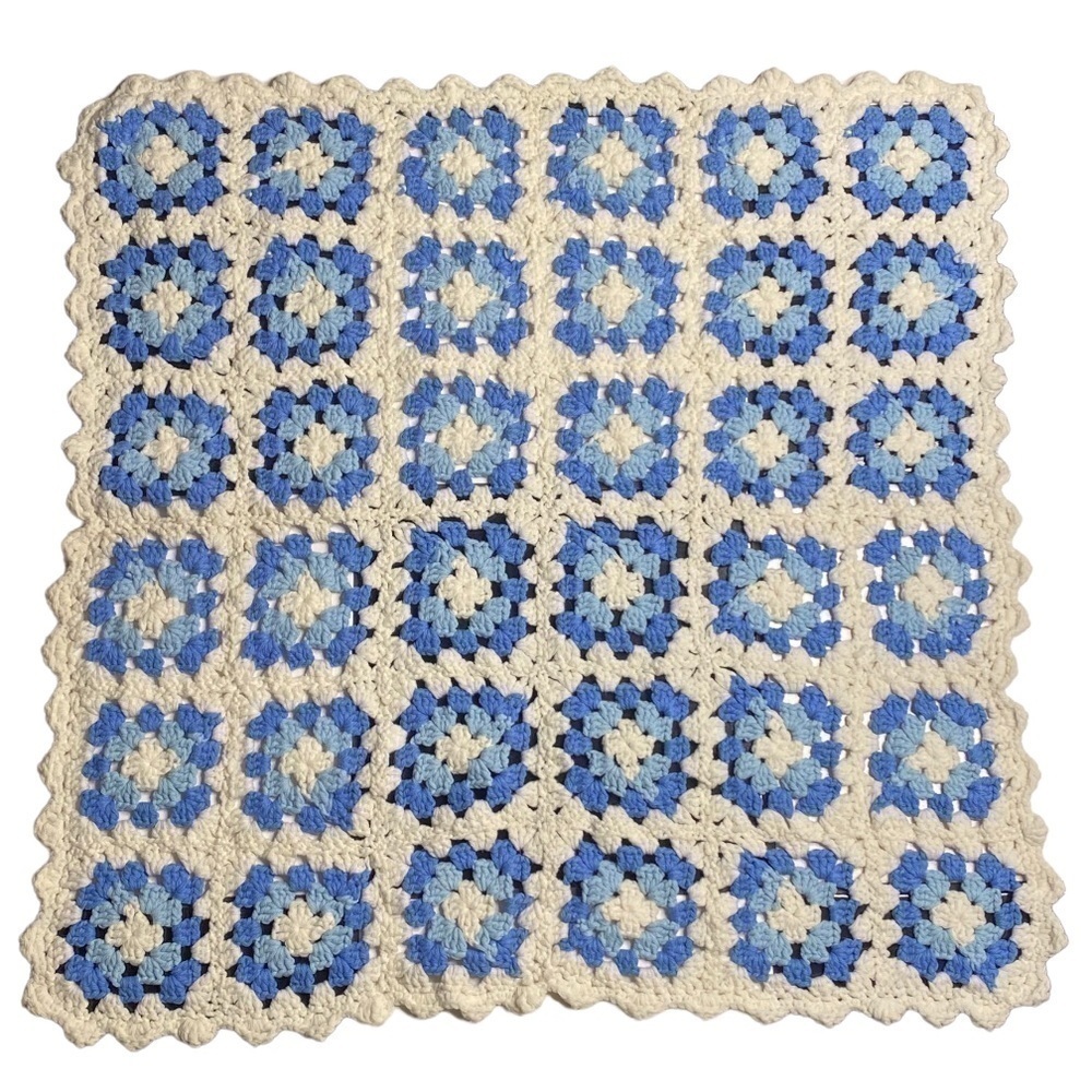 ✨VINTAGE✨Gorgeous Crocheted “Granny Square” Blue Baby Blanket Scalloped Edges
